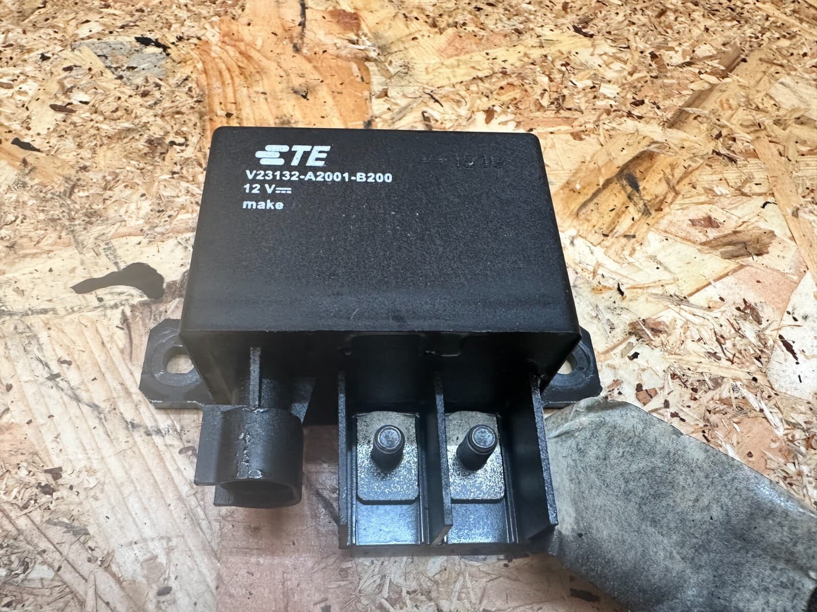 FPT IVECO CNH 500343161 V23132-A2001-B200 Relay