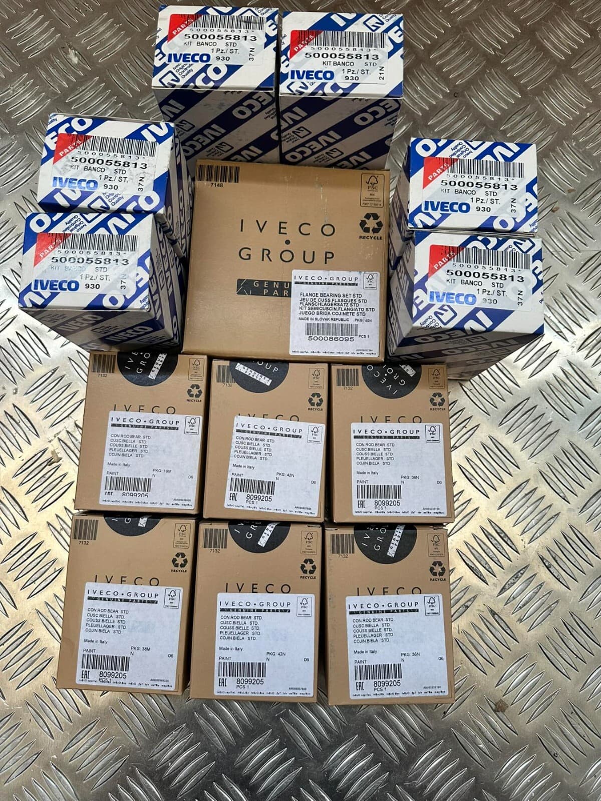 500055813 Main bearings set & 500086095 Thrust washer & 8099205 Conrod set STD