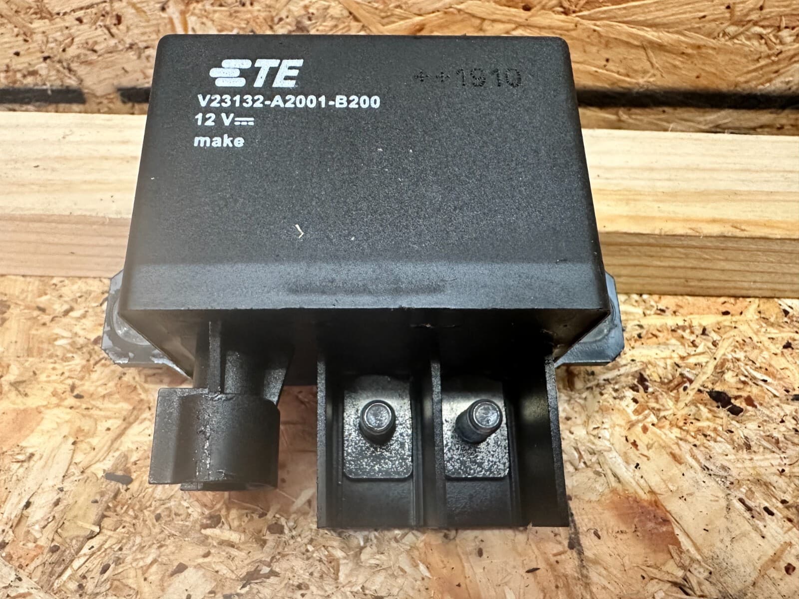 FPT IVECO CNH 500343161 V23132-A2001-B200 Relay