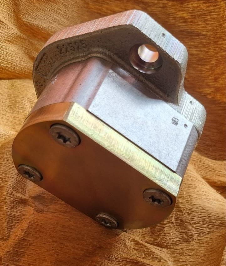 VOE11714654 Gear pump for Volvo mini digger ECR28