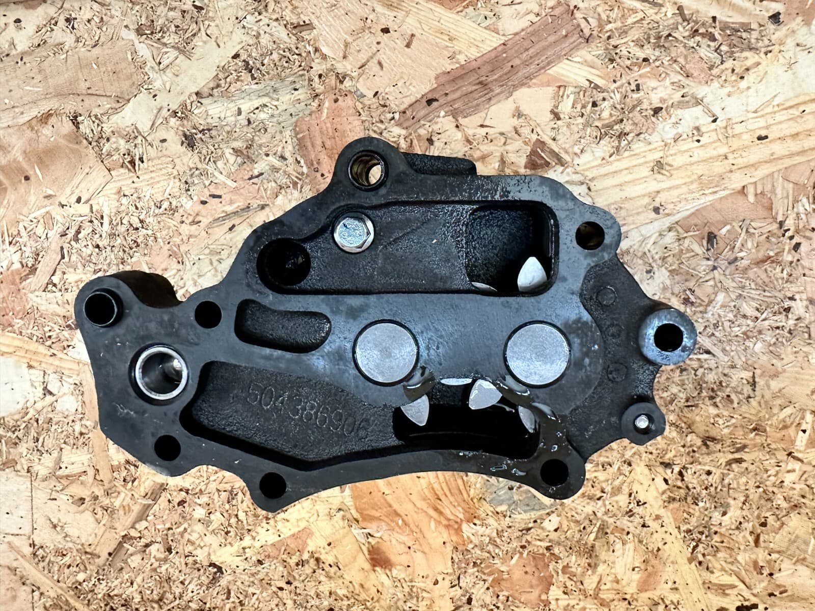 5801608329 504201936 Oil pump Cursor 9 FPT