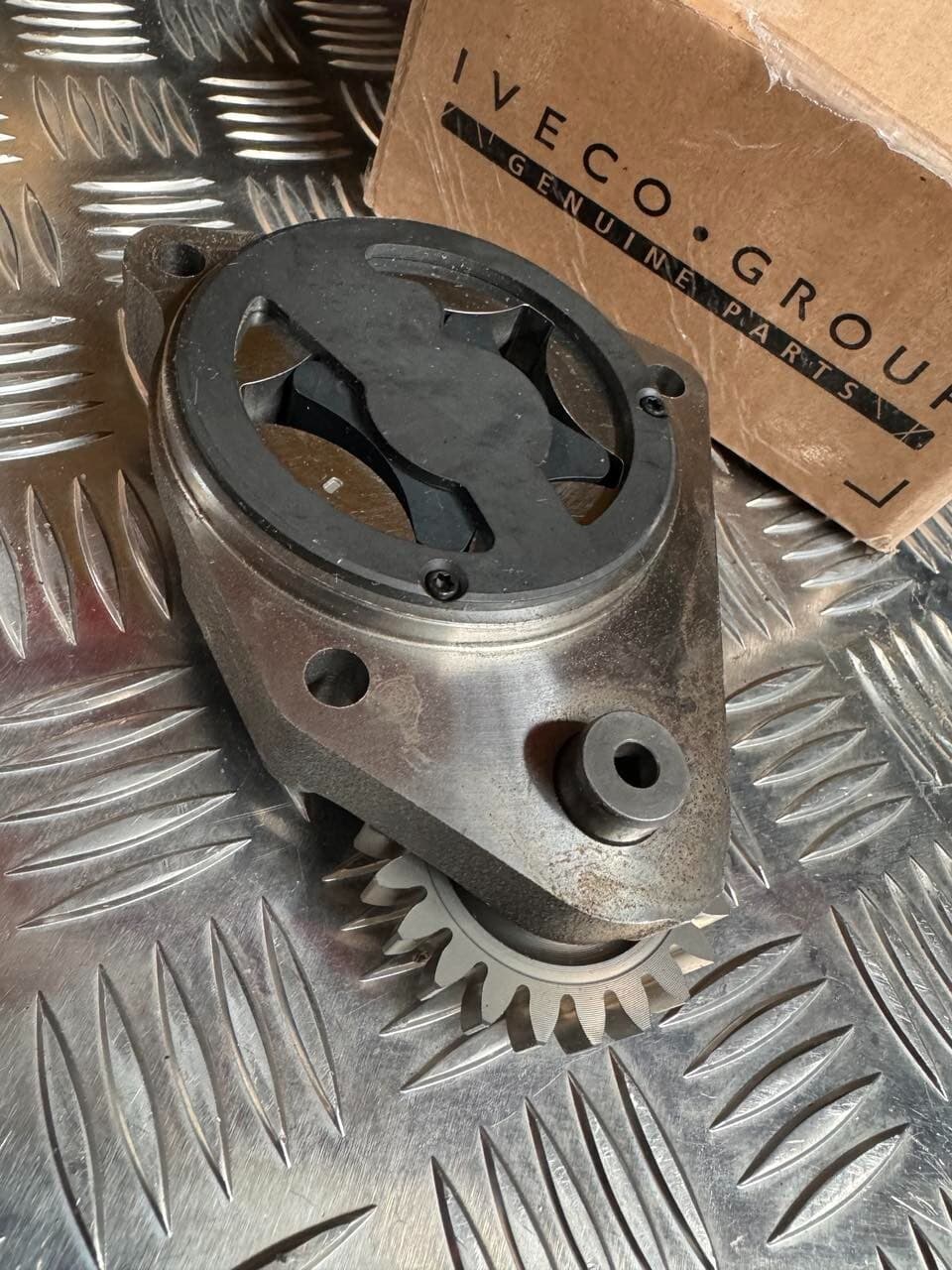 5801365117 Oil pump F5H FPT