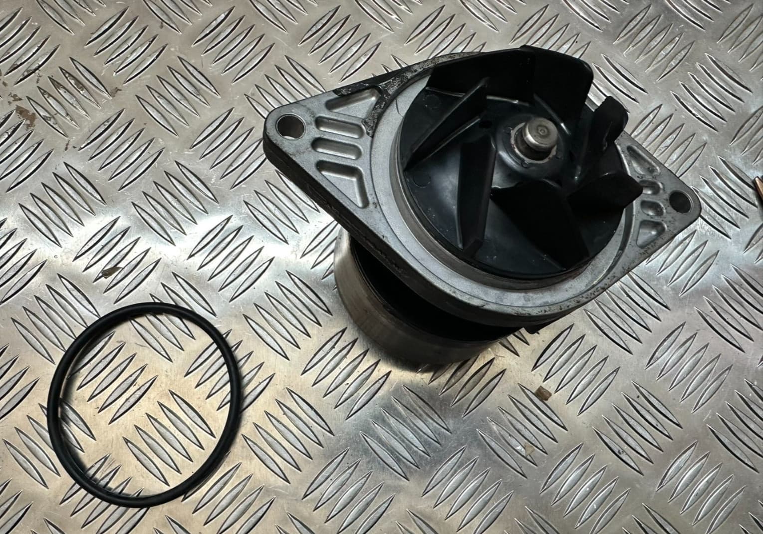 New takeoff WATER PUMP 5801848193 FPT F5H