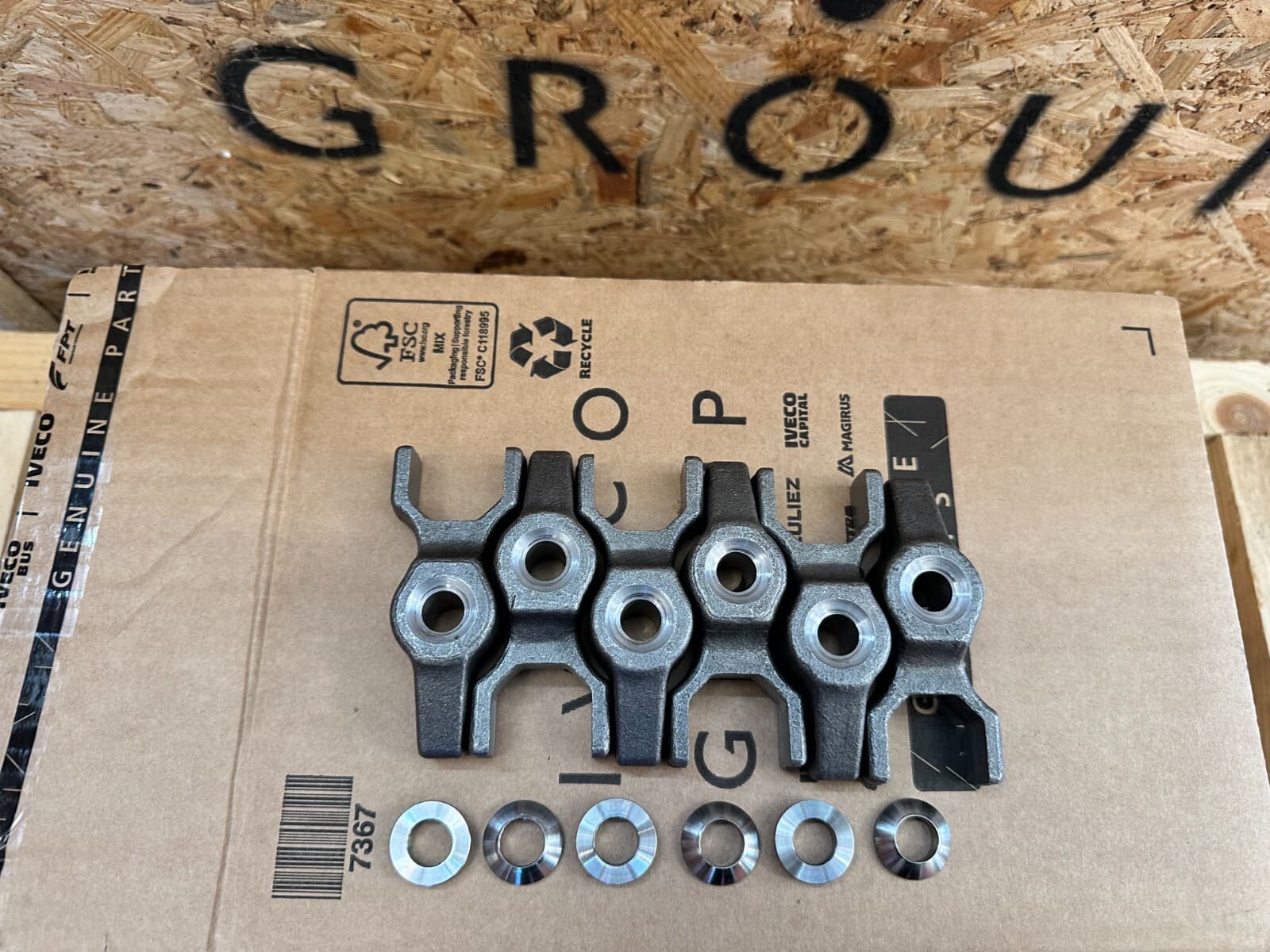504127841 Fastening bracket set