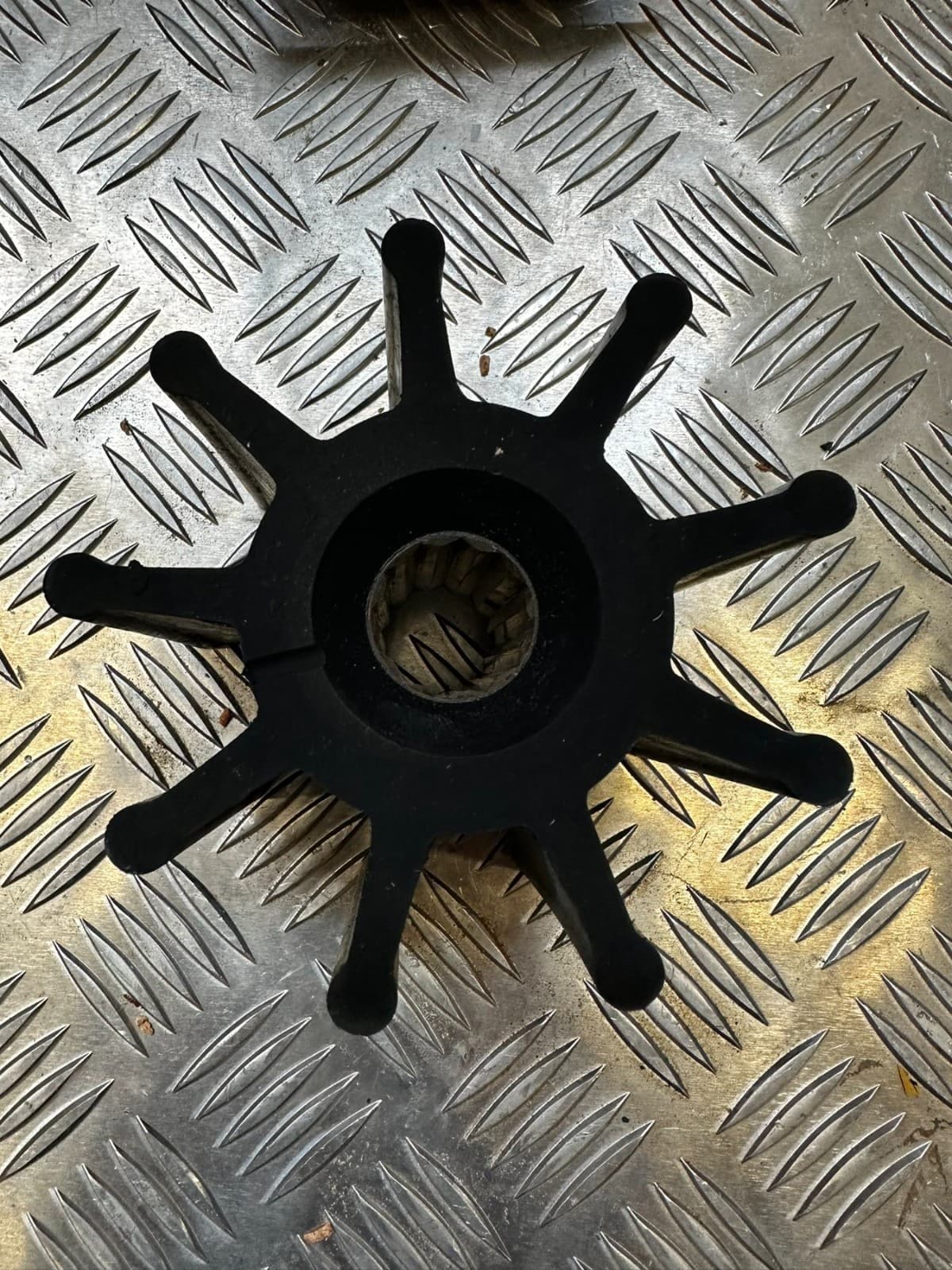 8010823 WATER PUMP IMPELL. NEW FPT CNH IVECO