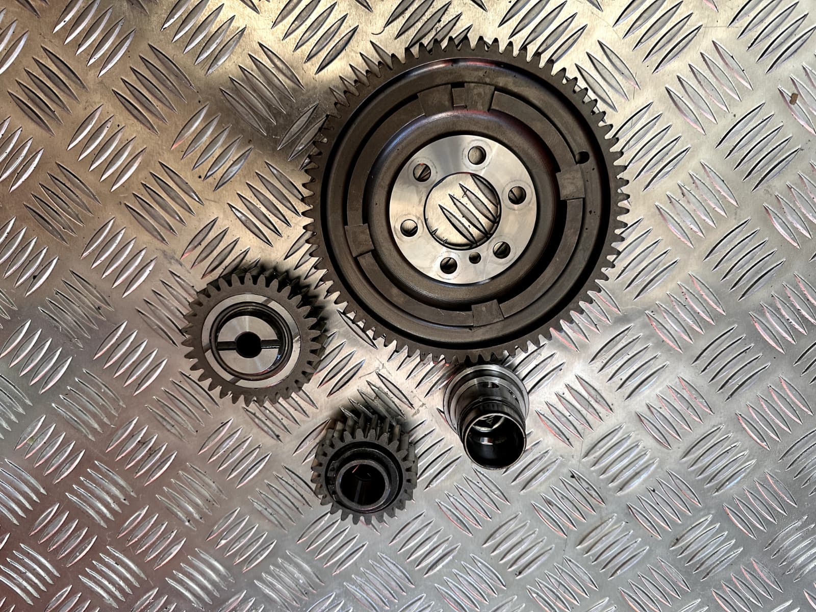 TIMING GEAR, CAMSHAFT PINION FUEL PUMP GEAR FPT F5H 5801584826 5801363682