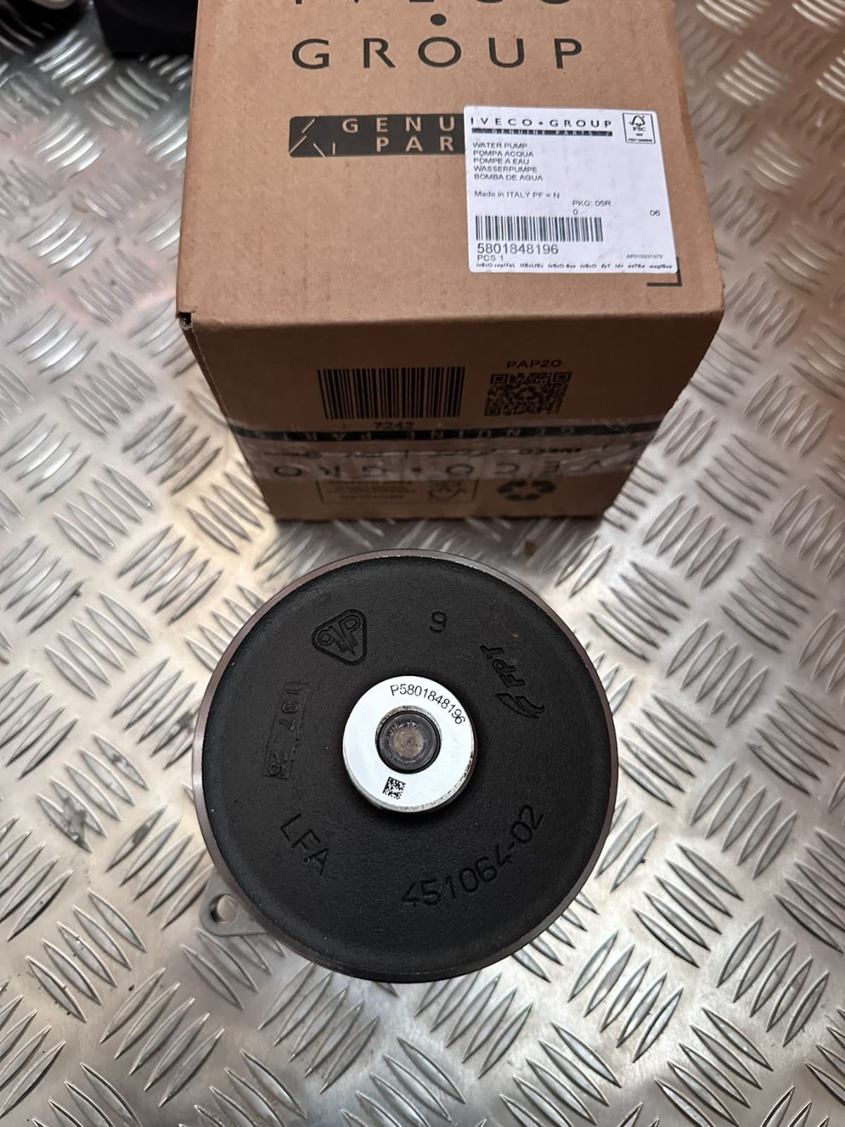 5801848196 Water pump NEW FPT CNH