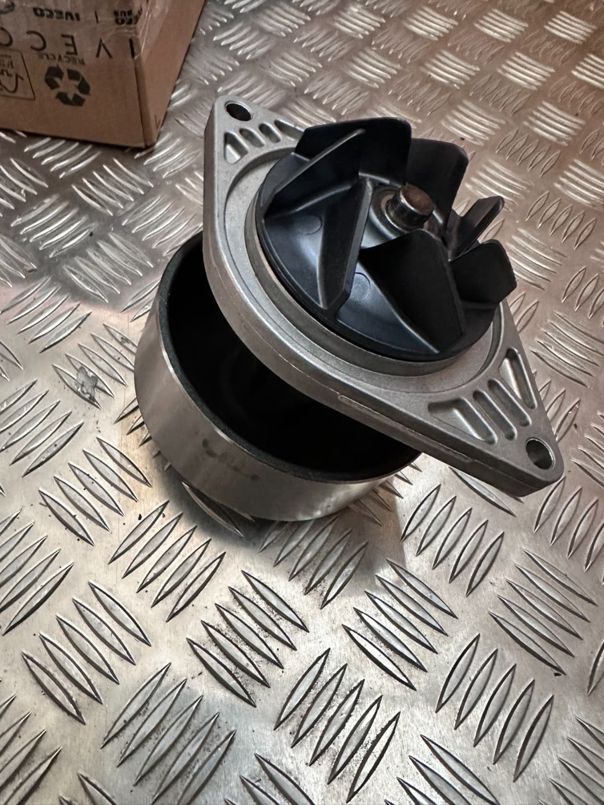 5801848196 Water pump NEW FPT CNH