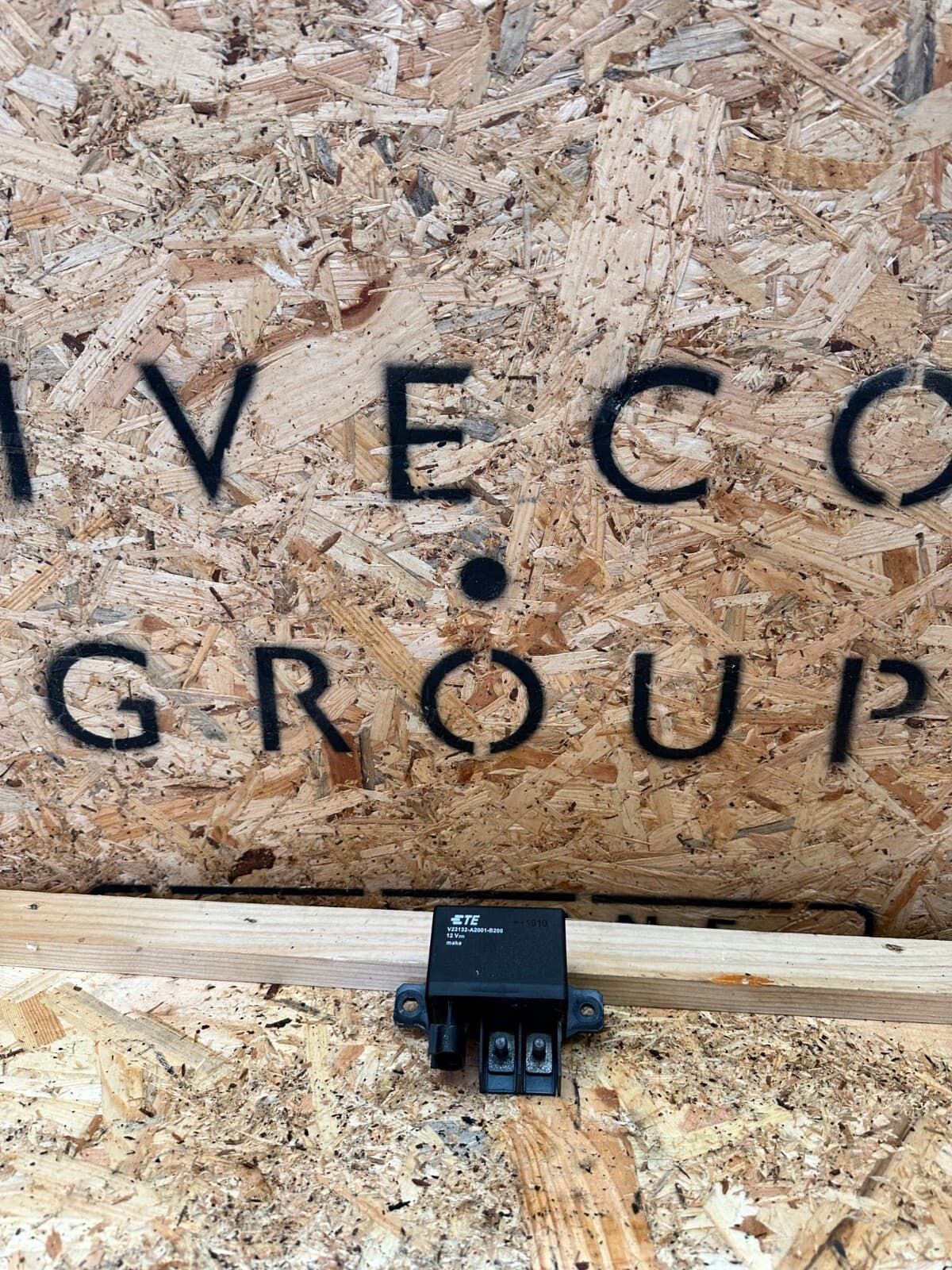 FPT IVECO CNH 500343161 V23132-A2001-B200 Relay