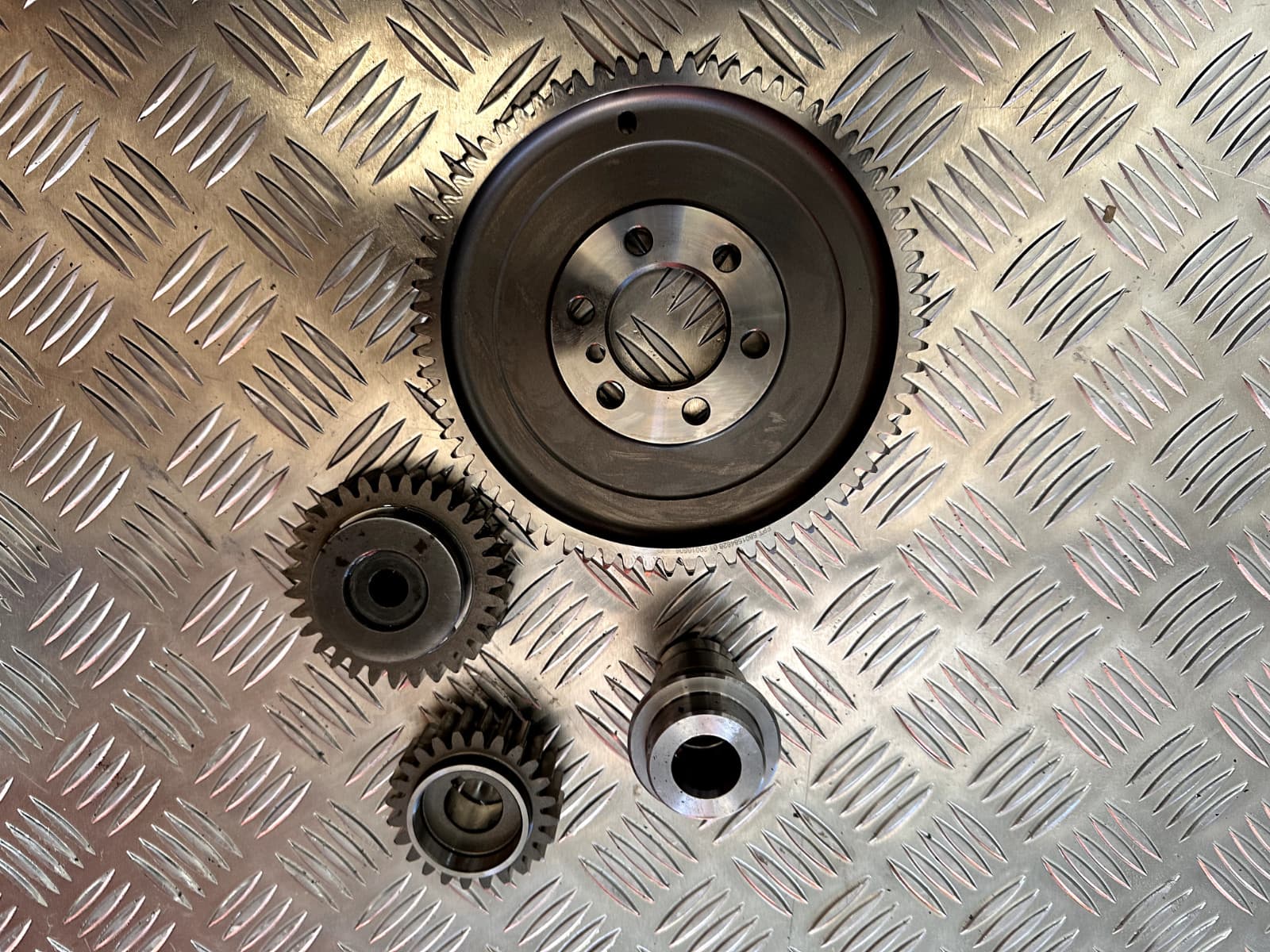 TIMING GEAR, CAMSHAFT PINION FUEL PUMP GEAR FPT F5H 5801584826 5801363682