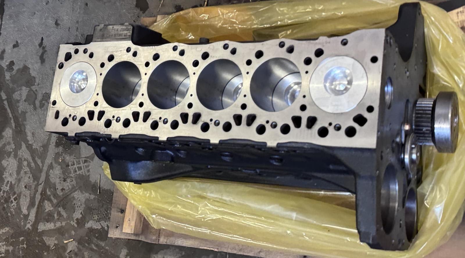 CNH Short engine F4CE0684F*D Iveco F4CE Turbocharged 2831308
