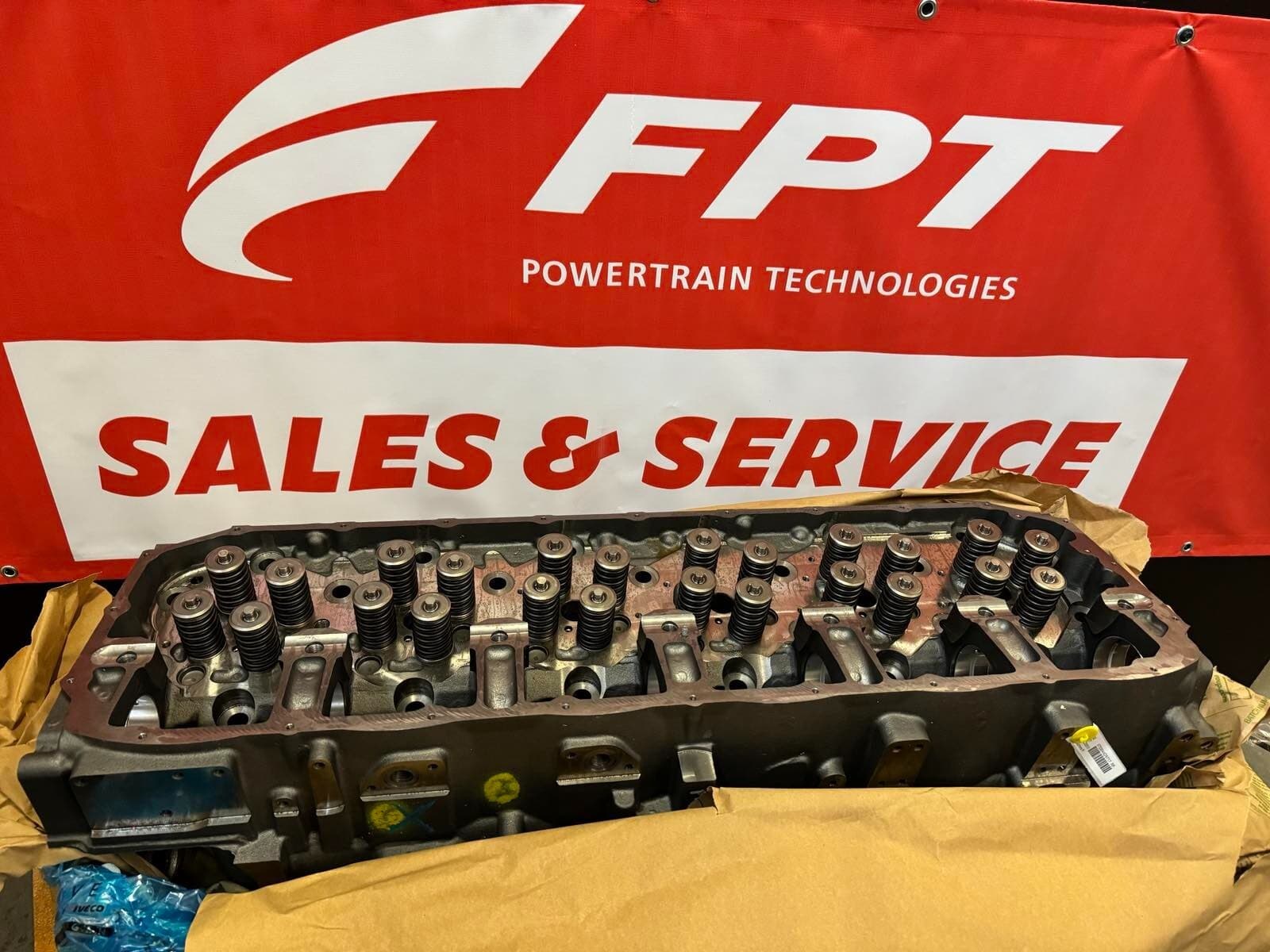 5802492694 Cylinder head with elements CNH FPT new genuine