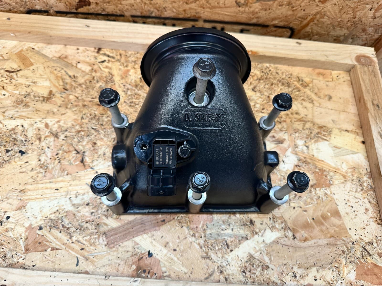 FPT 504074687 intake elbow