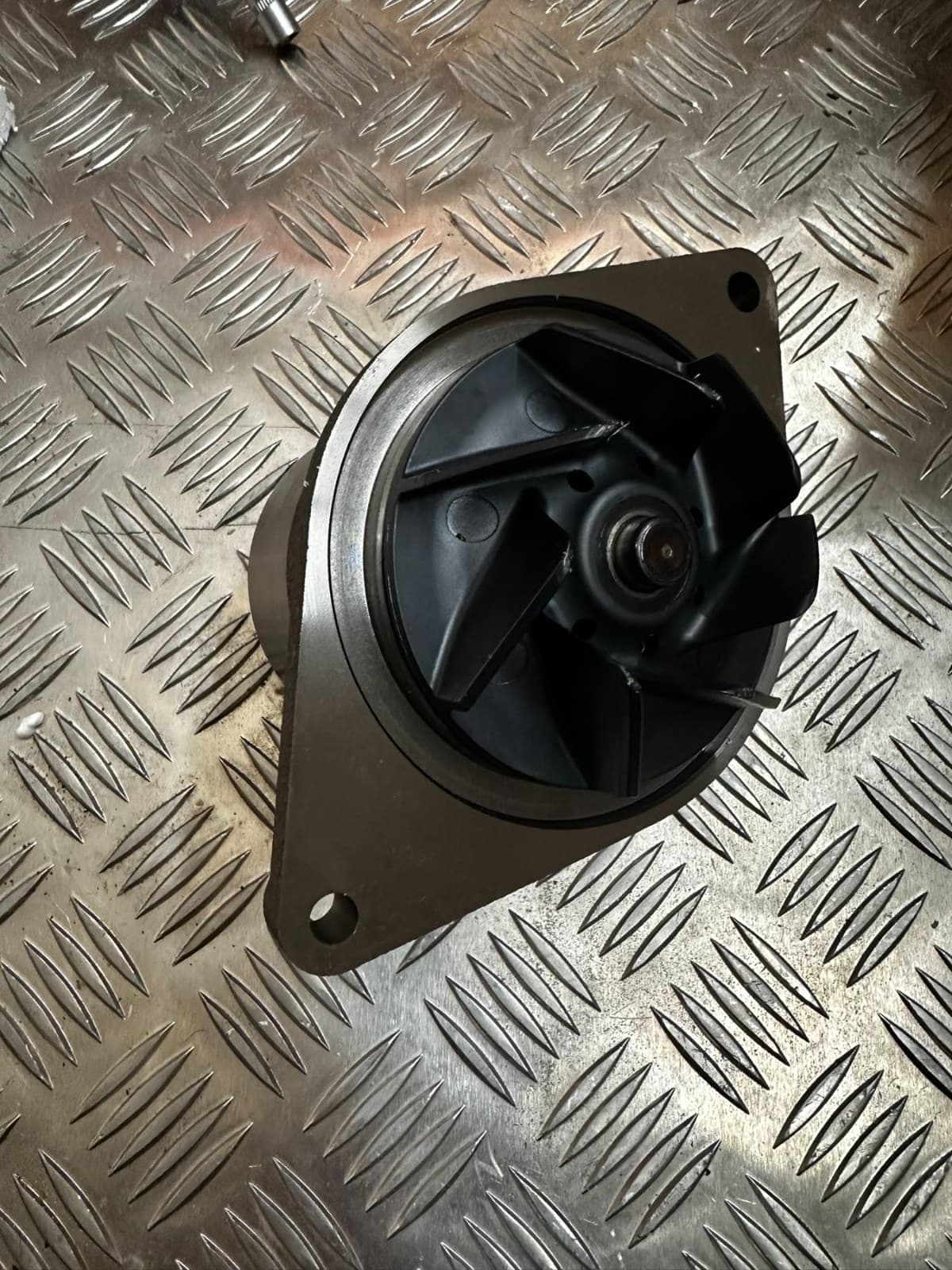 5802470503 Water pump NEW FPT CNH