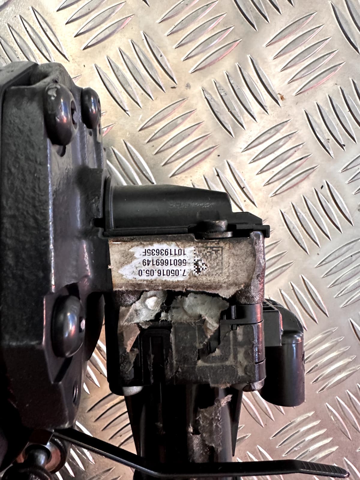 New takeoff Heat Exchanger with Control Valve 5801958838 5801669149