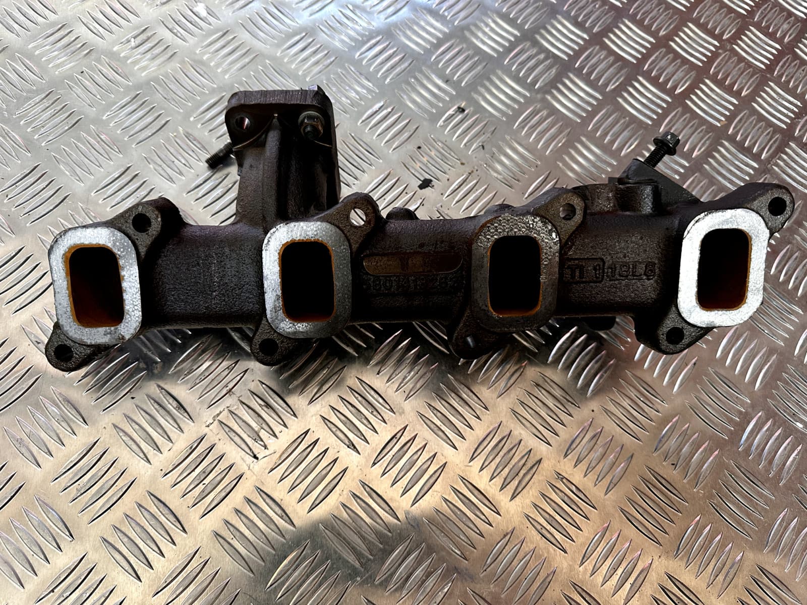 New takeoff Exhaust Manifold Case TR320 fits New Holland L230 L225 C238 C232